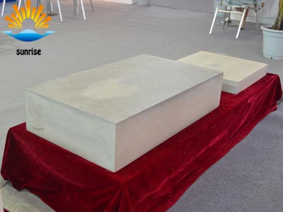 Glass furnace refractory bricks may cause glass defects