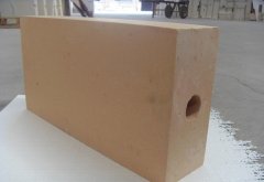 Performance and characteristics of zirconium corundum brick