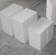 Method for improving slag resistance of zircon brick